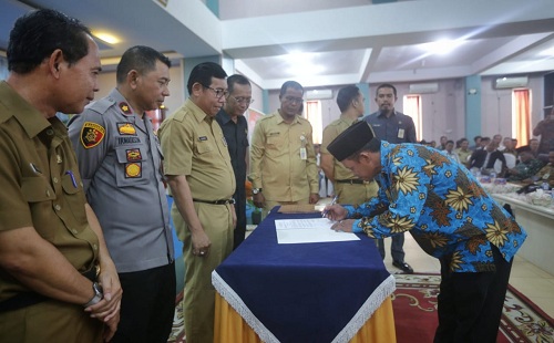 Sekda Yulian Pimpin Deklarasi Damai Pilkades Serentak Kepulauan Meranti